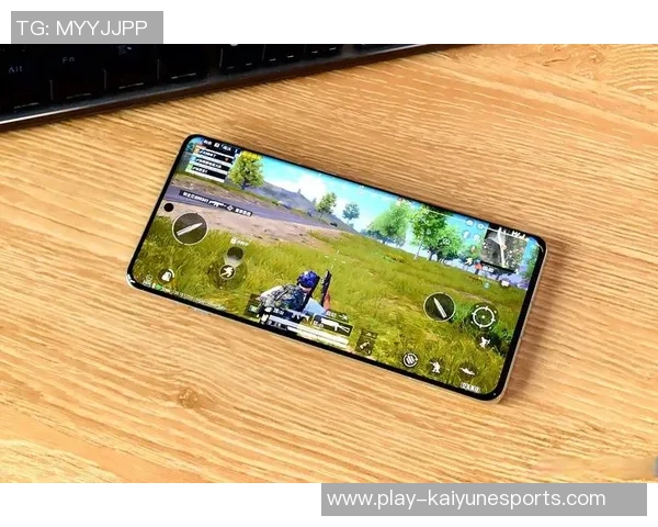 和平精英中FPX灵活性引发热议玩家对战术选择的不同看法与争论